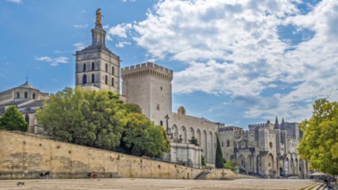 aux marches du palais